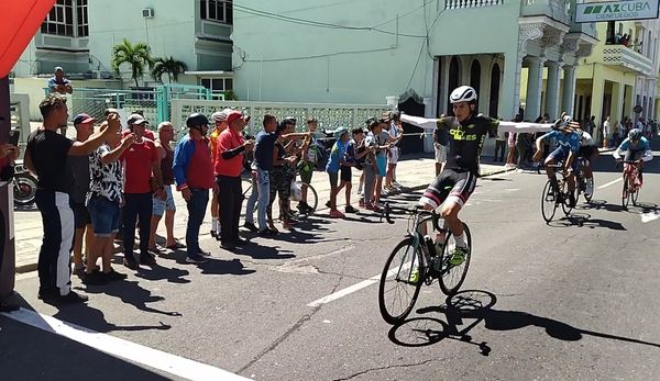 Avileño Randol Izquierdo ganó penúltima etapa de Vuelta al Centro