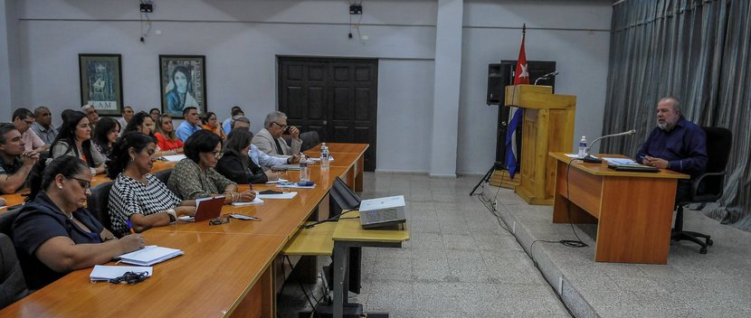 Conferencia magistral de Manuel Marrero Cruz en la Escuela Superior de Cuadros del Estado y del Gobierno