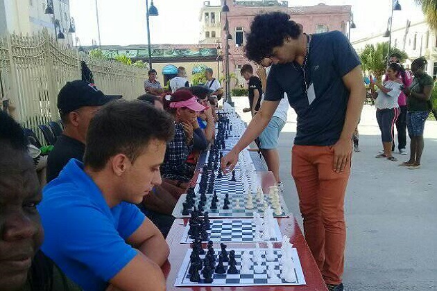 Simultáneas de ajedrez este sábado