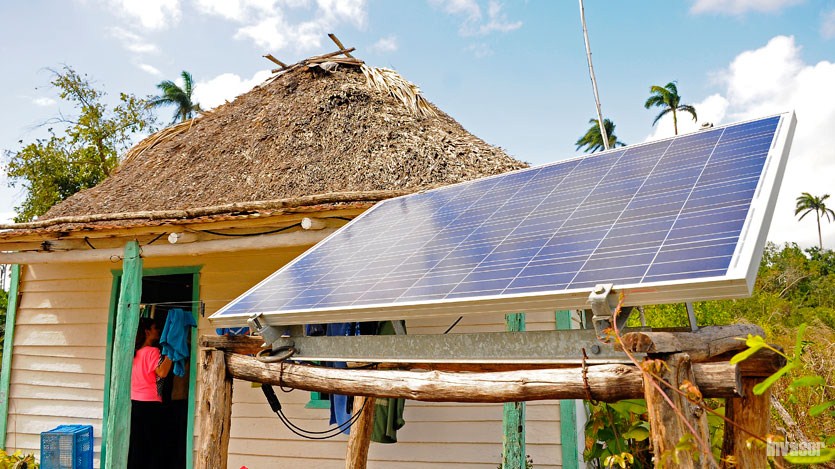 Paneles solares en comunidad florenciana del Plan Turquino- Bamburanao