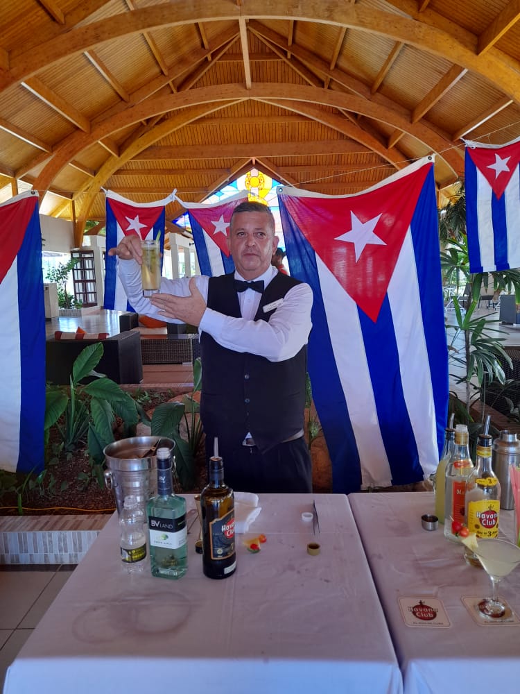 Potencian la coctelería y cocina cubanas en Jardines del Rey