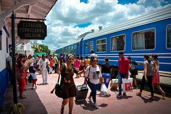 Ferrocarriles cubanos alistan su itinerario veraniego