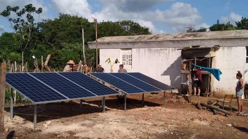 Instalan paneles solares en viviendas aisladas avileñas