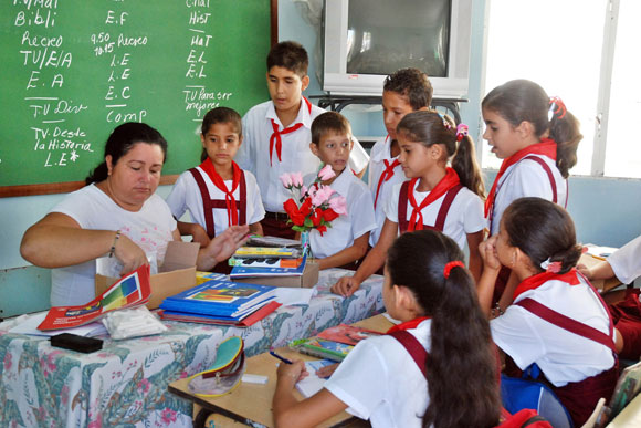 Continúa el perfeccionamiento del sector educacional en Cuba