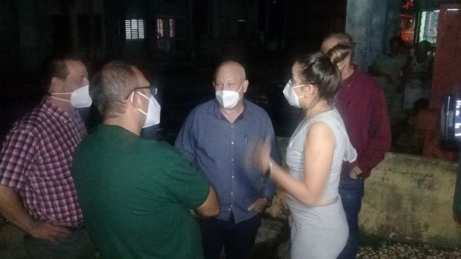 Visita Tapia Fonseca en Ciego de Ávila a médicos convalecientes de la Covid-19 