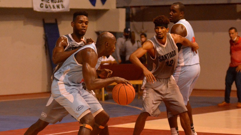 Búfalos mantienen el invicto en Liga Superior de Baloncesto