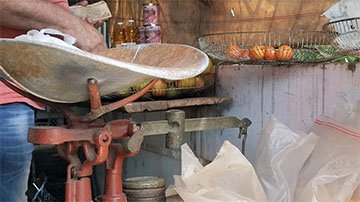 Balanza de pesar en una bodega