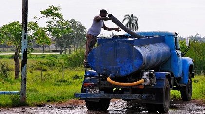 Pipa de agua de Acueducto y Alcantarillado 