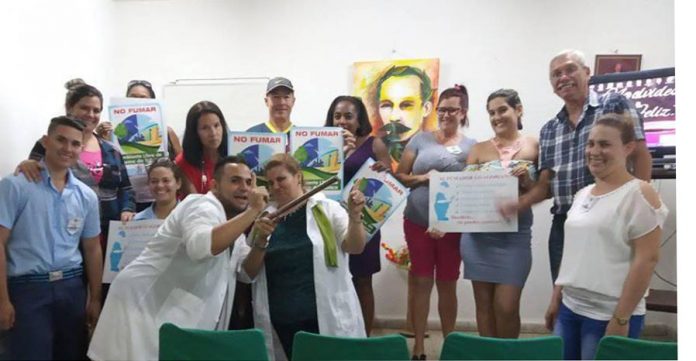 Participantes en la Jornada Anti Tabaquismo presentaron diversas iniciativas Foto de Silvia Retureta 696x361